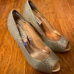 Badgley Mischka Gold Glitter Sparkle Humbie Il Pump size 8